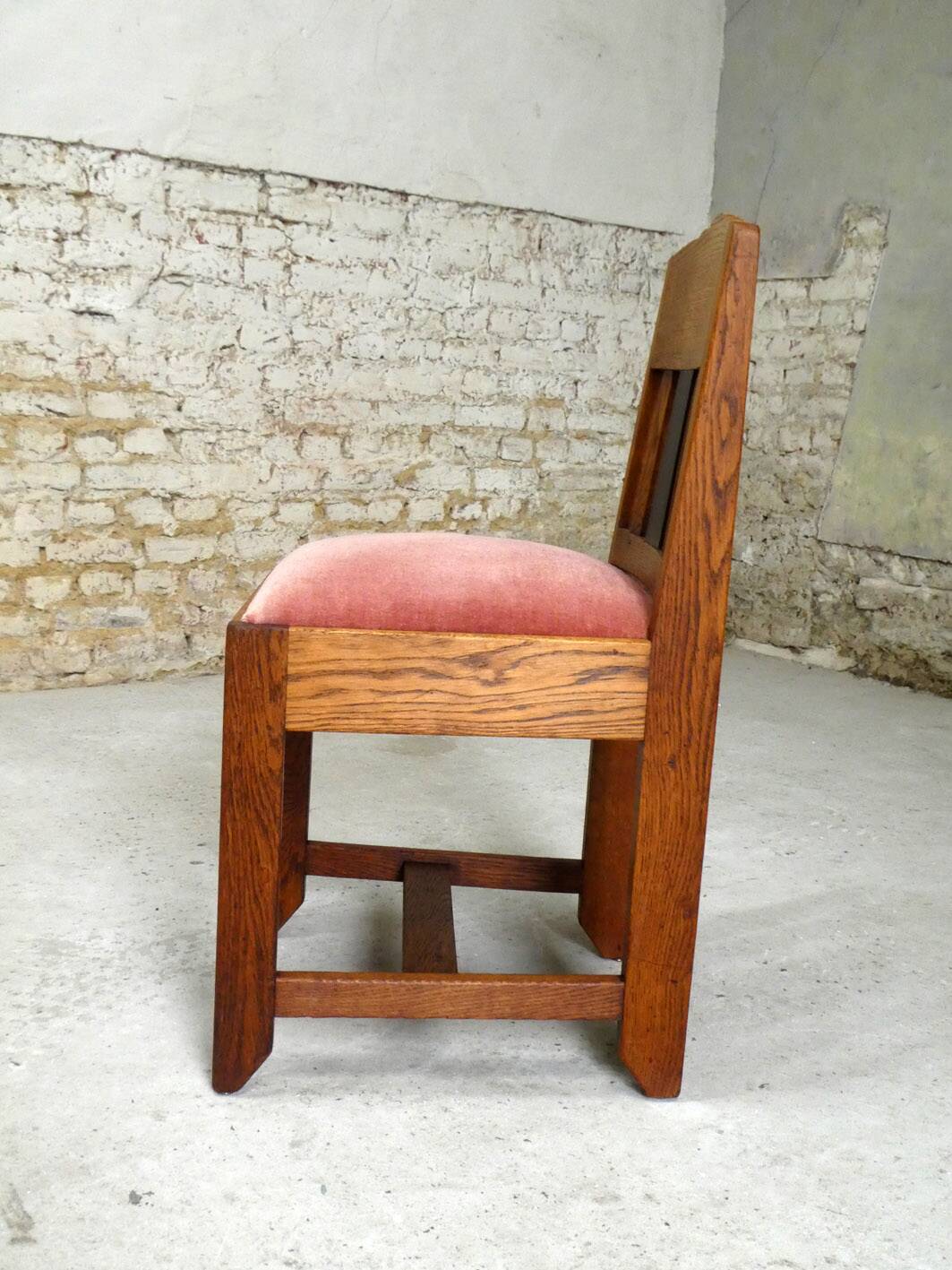 Oak chair of the Amsterdam School, 1930