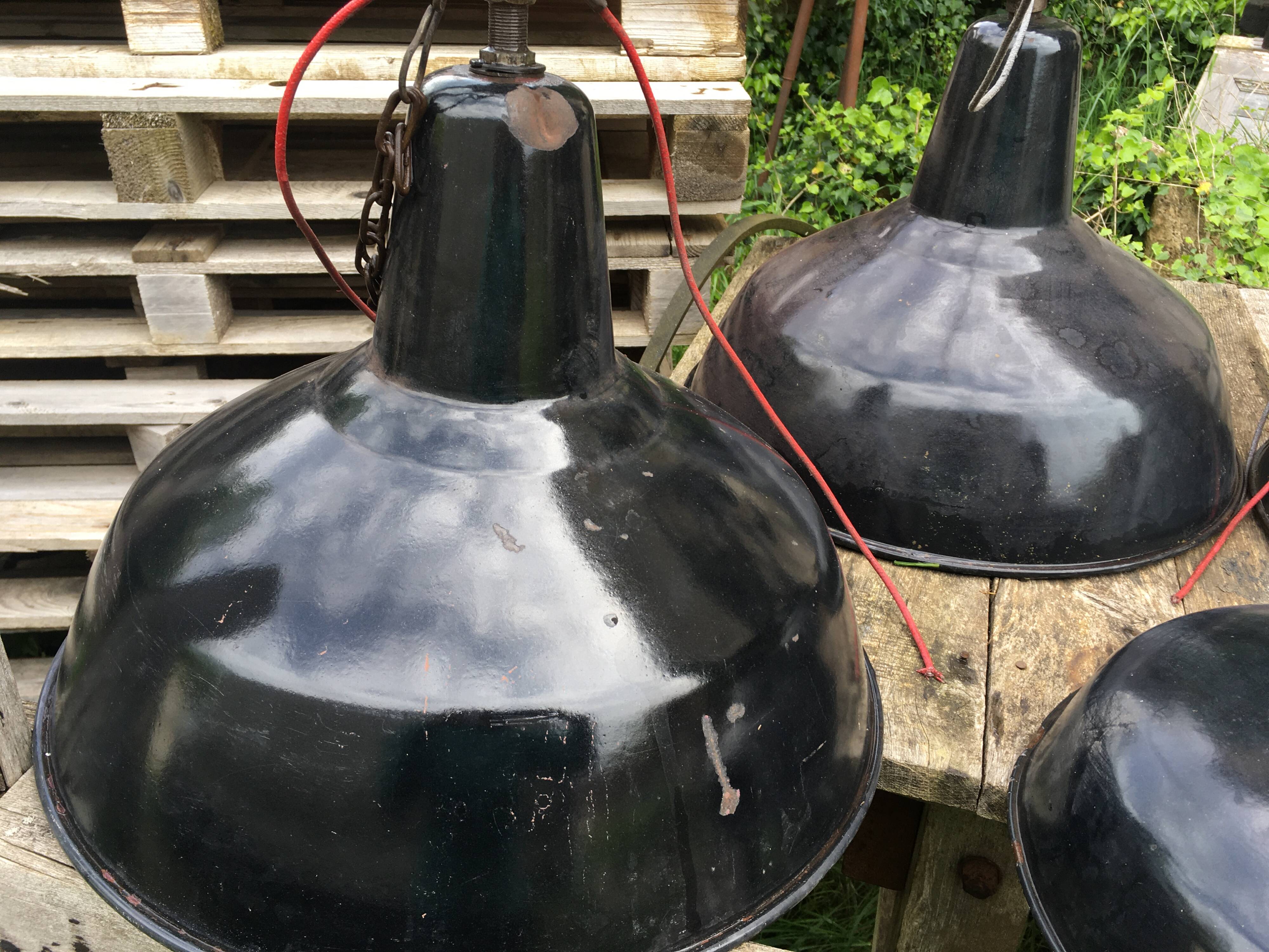 Set of 5 black industrial lamps from the 70s in their patina different formats