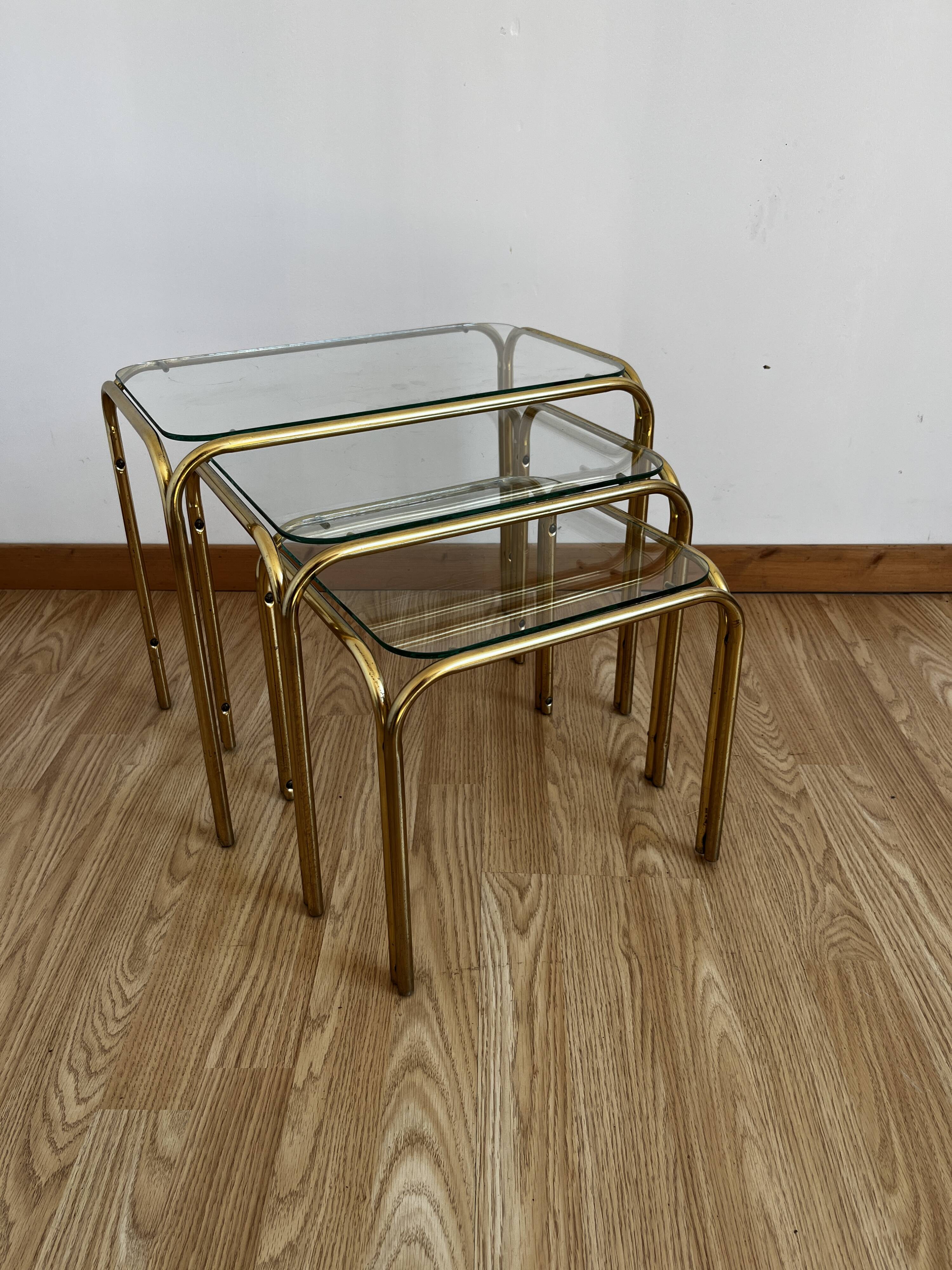 Tables gigognes doré 1970