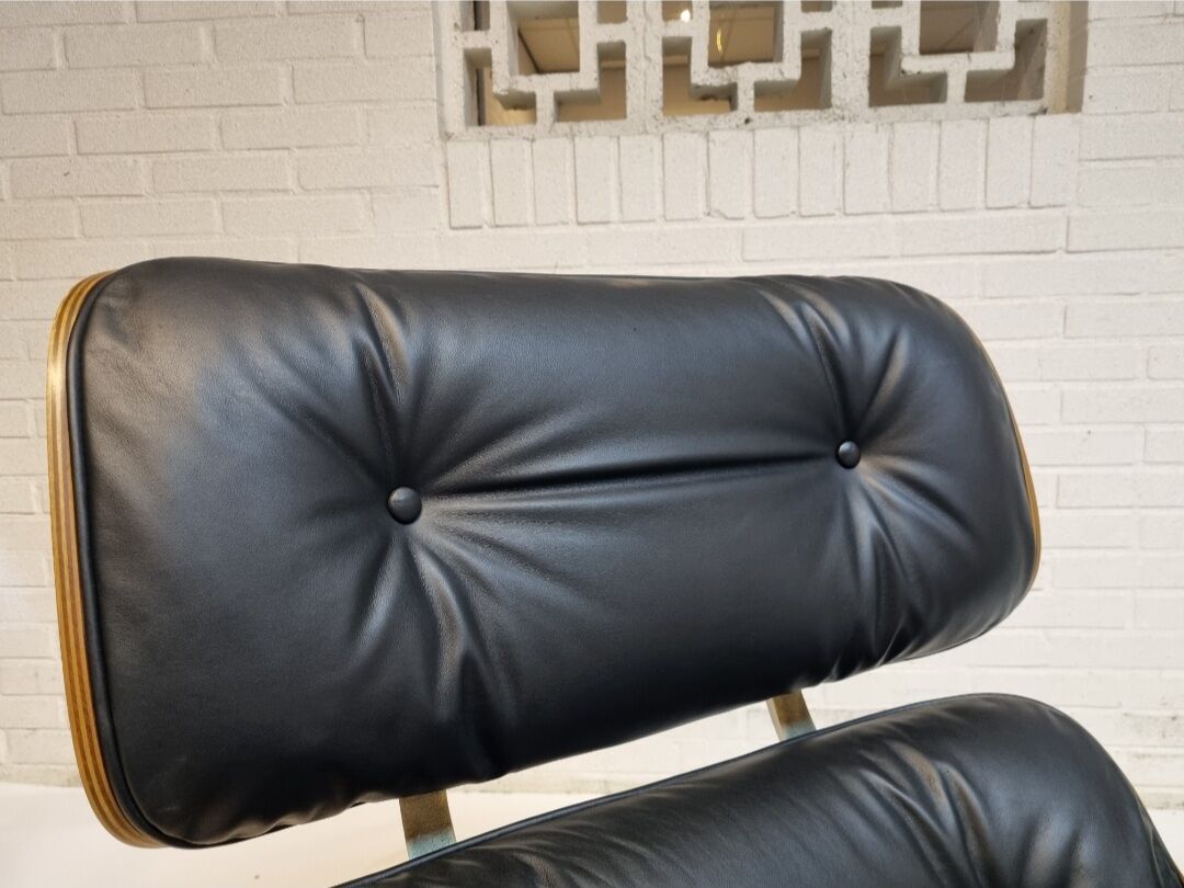 Eames Lounge chair & ottoman by Charles & Ray Eames for Herman Miller