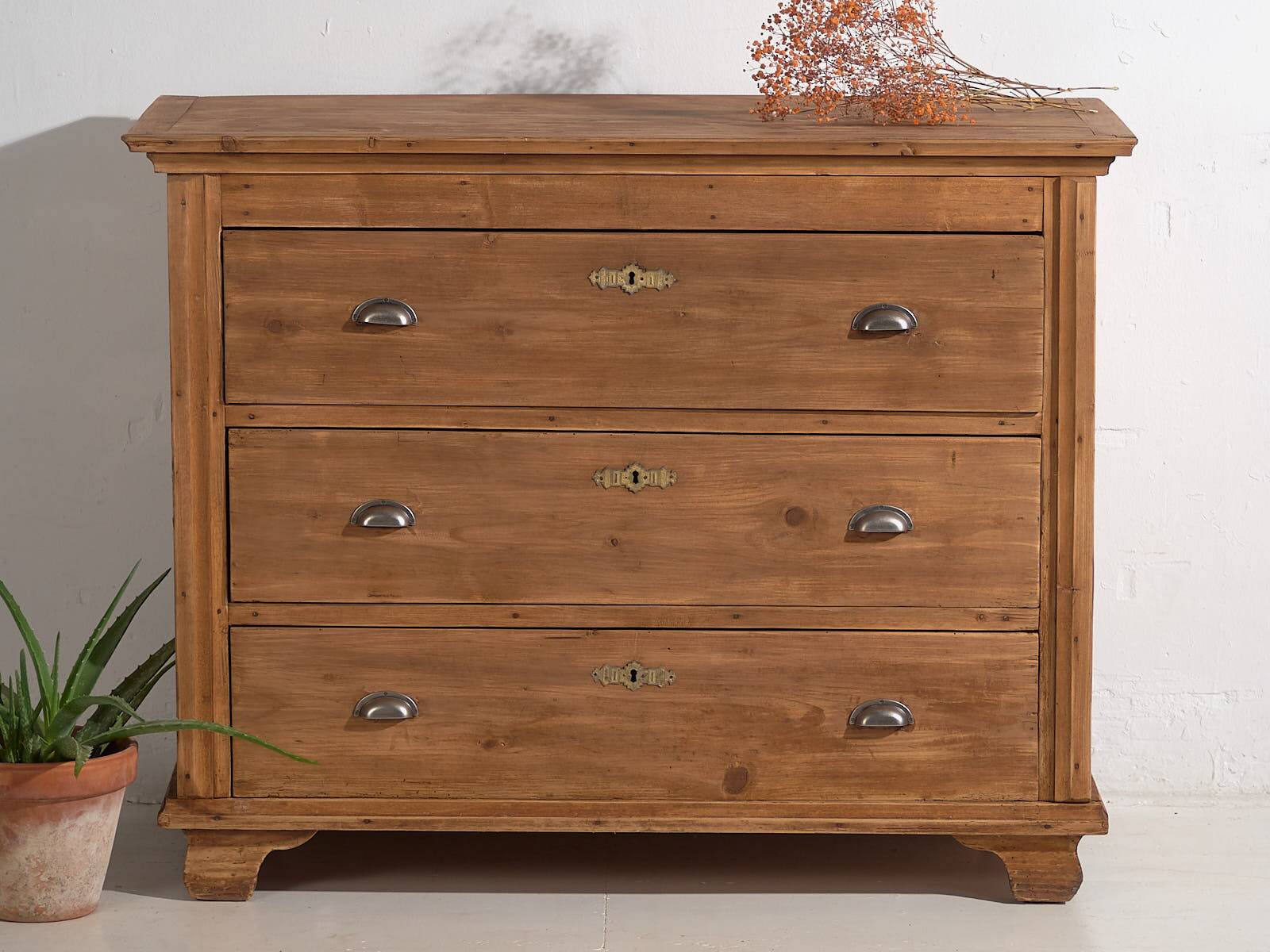 Antique provincial style chest of drawers (circa 1920) #110