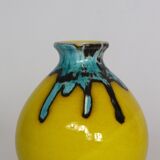 Trois vases ampolla vintage colorés