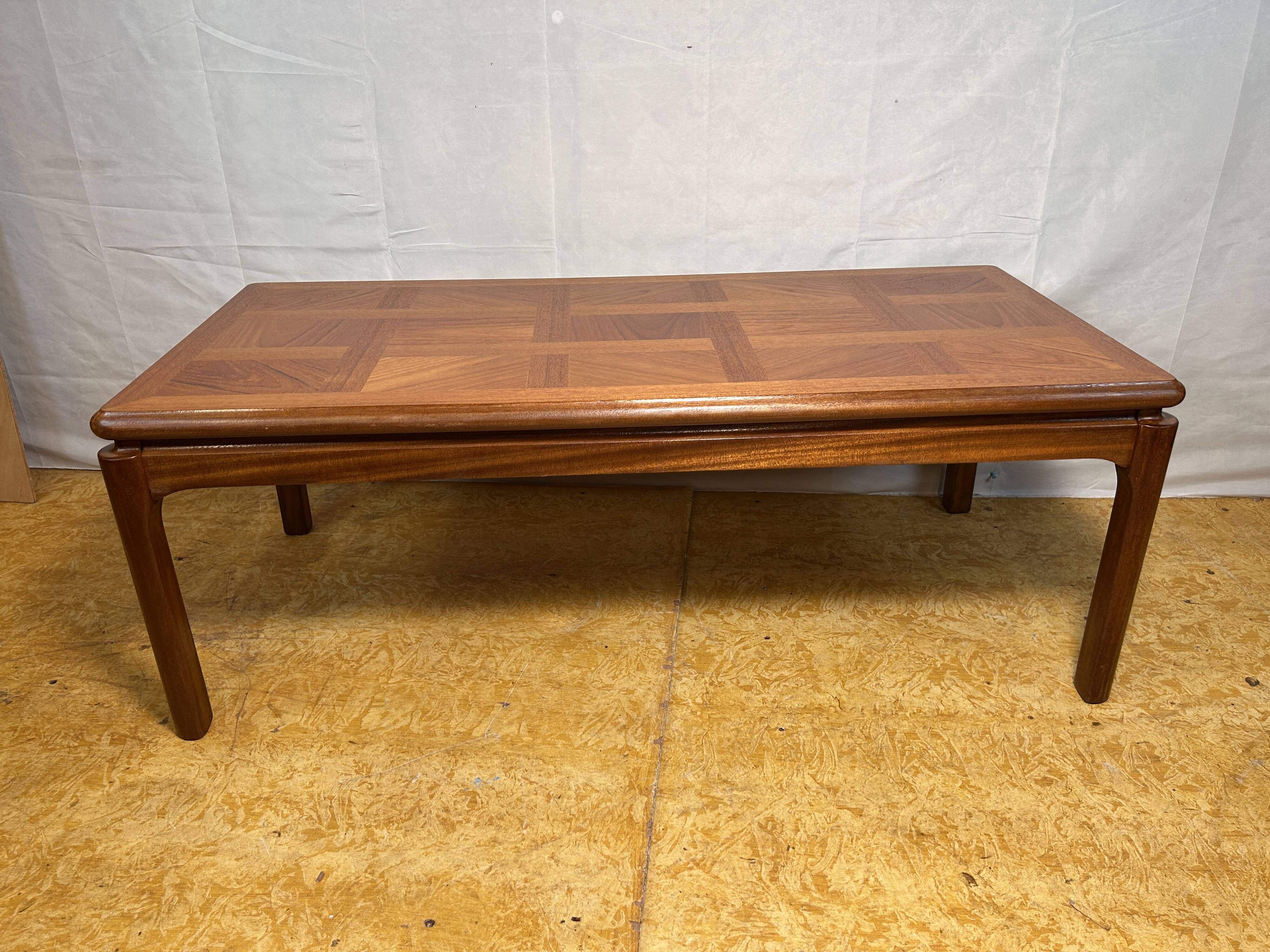 Superbe table basse rétro vintage en teck du milieu du siècle par ...