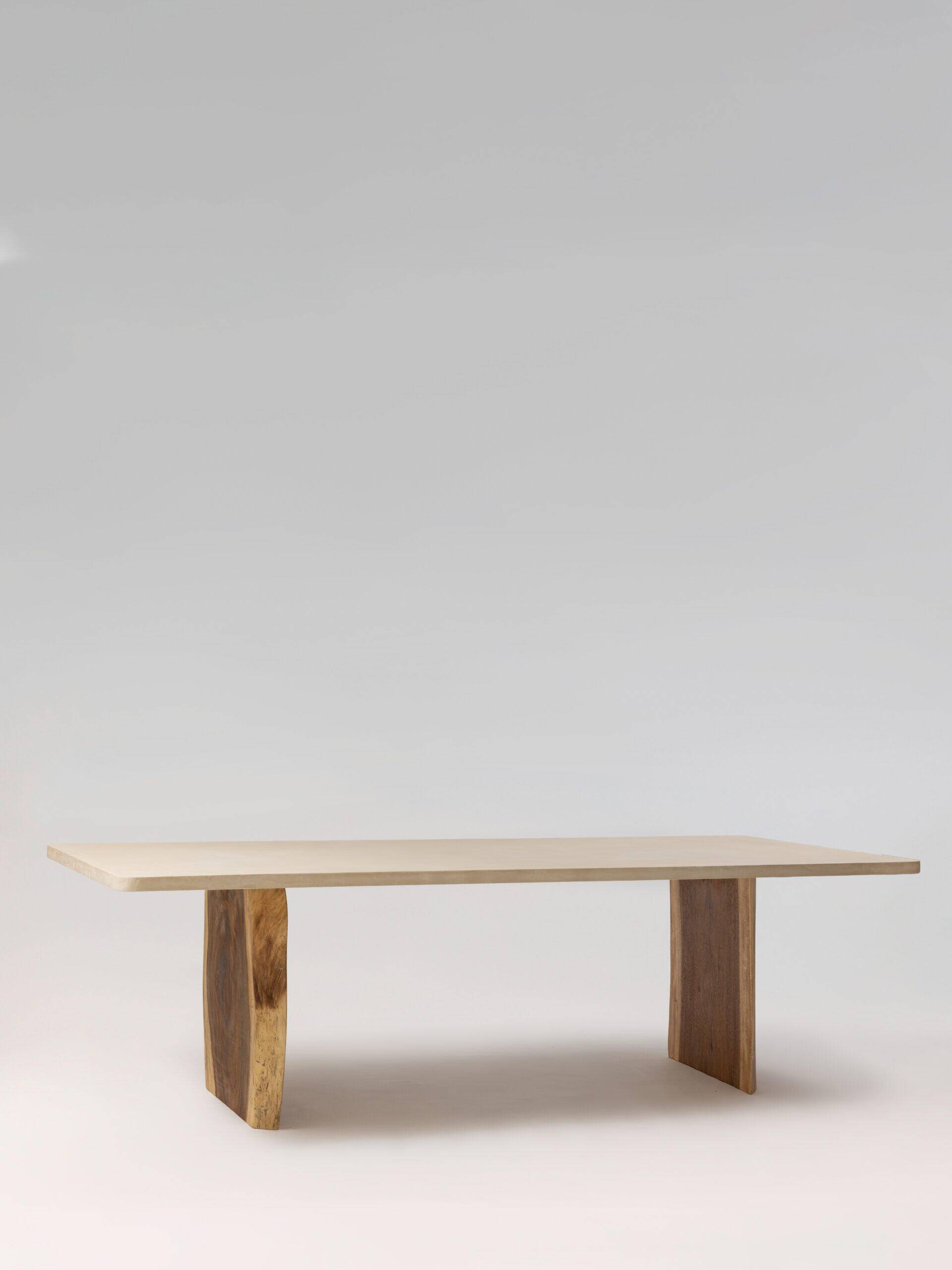 Ninō dining table with suar legs