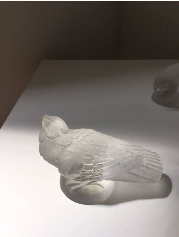 Sculpture oiseaux Art déco en verre moulé de Bohème