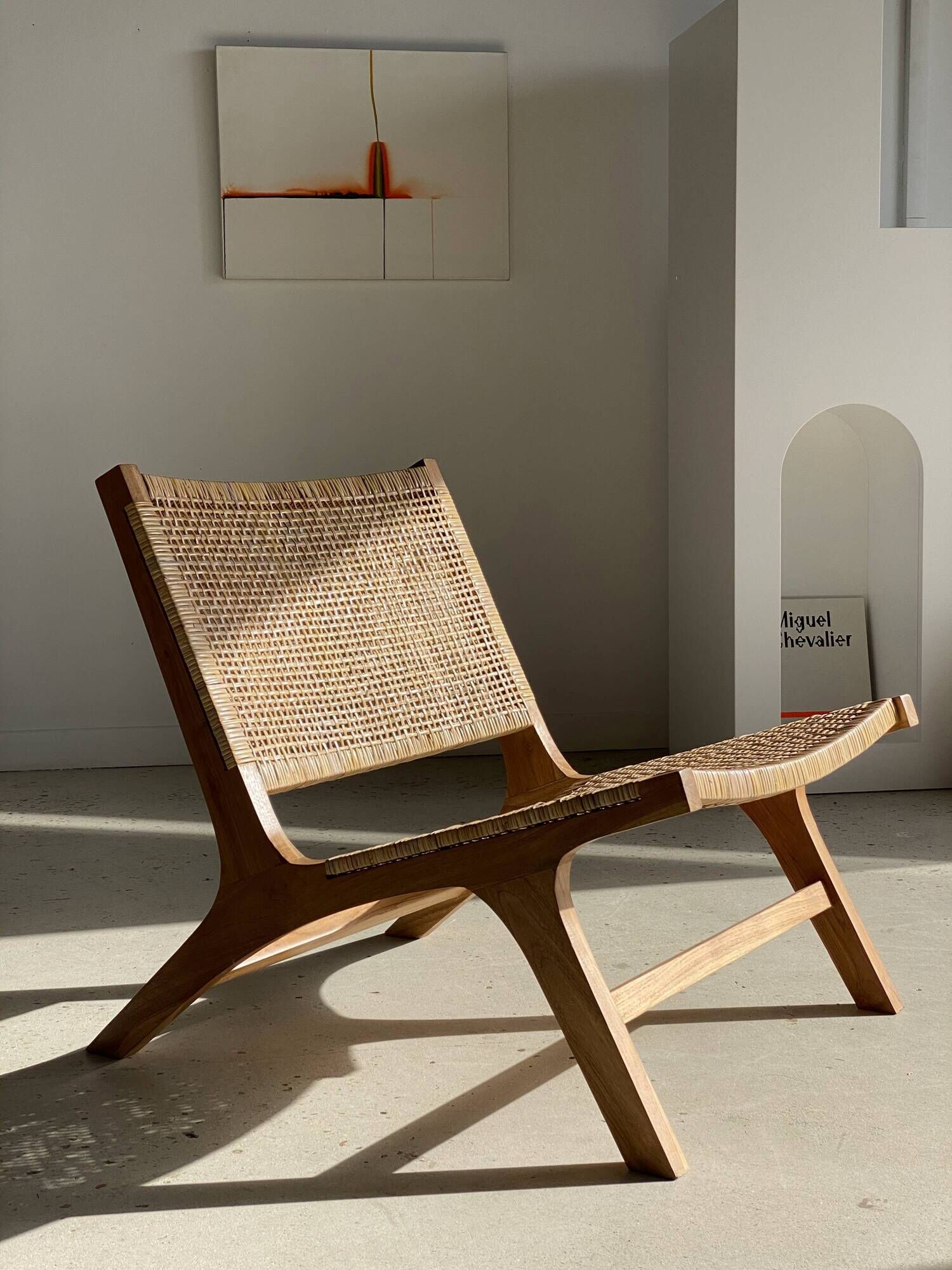 Reclining armchair in natural wood and woven rattan