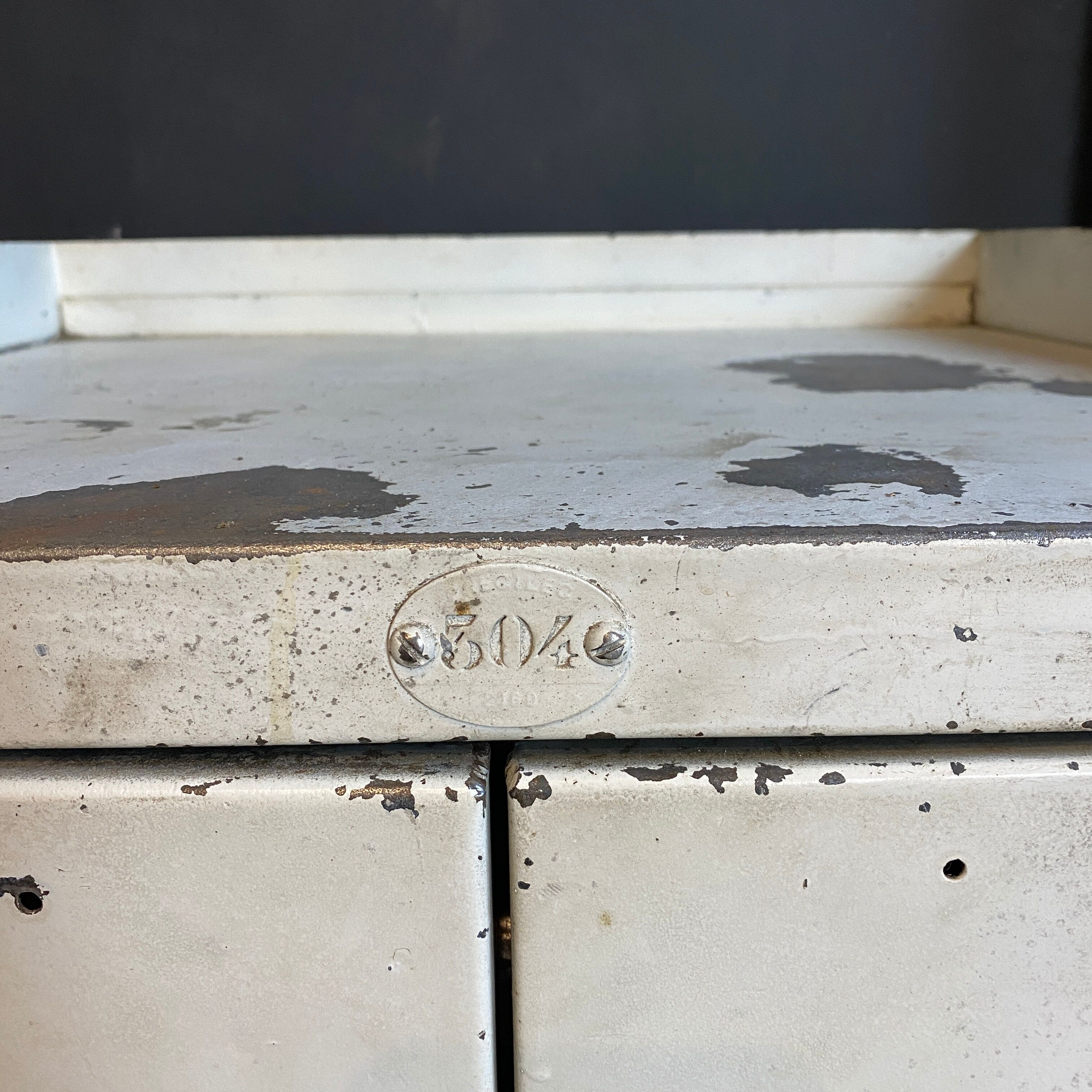 Metal cabinet