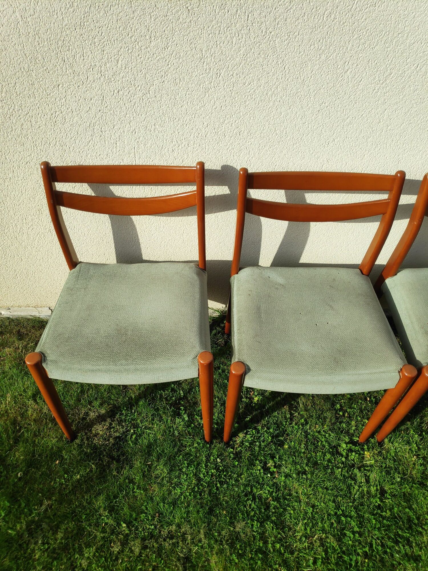 Lot of 4 Scandinavian chairs in wood and velvet fabric