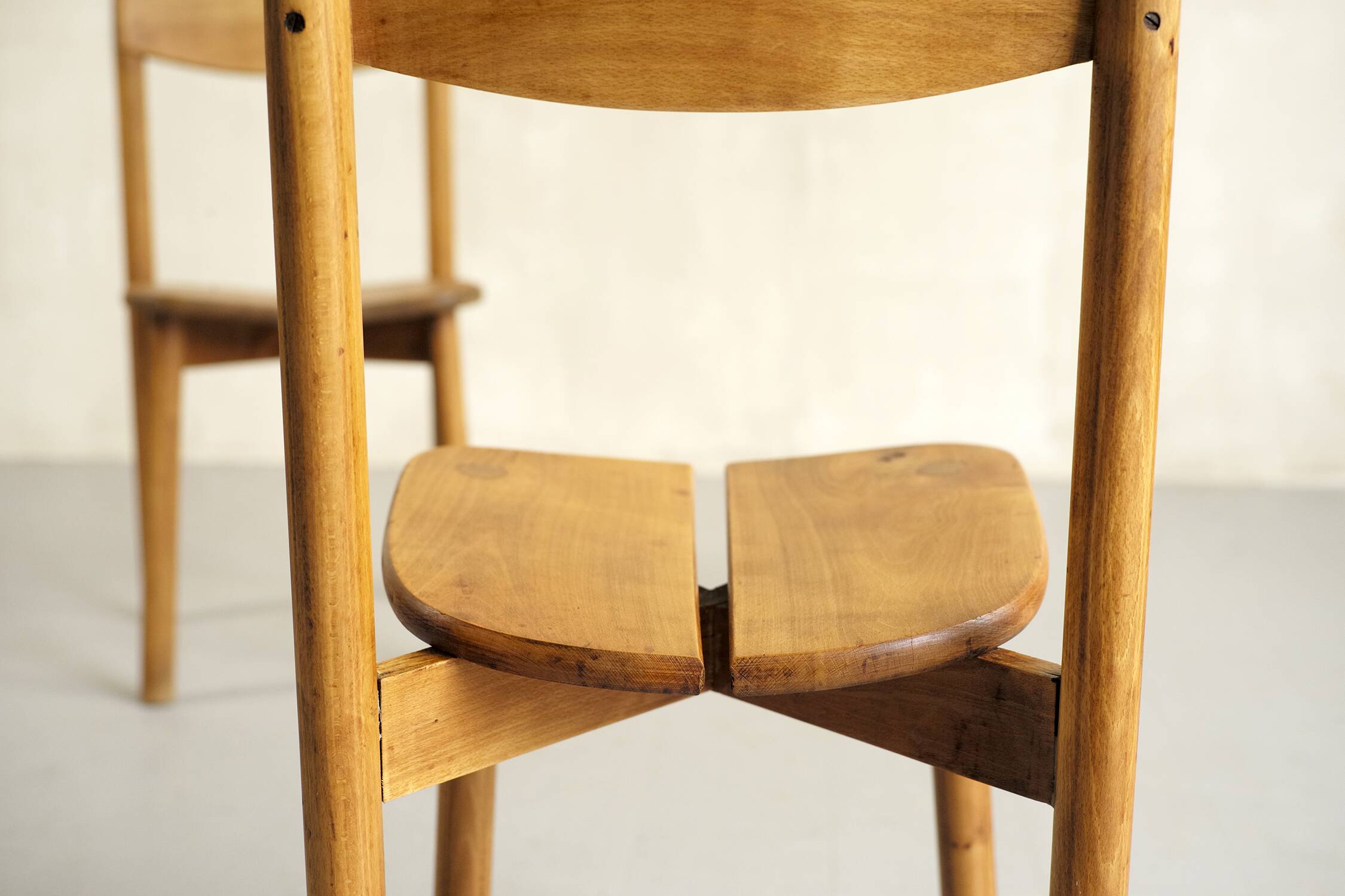 Paire de chaises "grain de café", France 1950