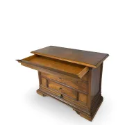 Elegant antique Italian chest of drawers, dating from the 20th century
