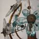 Suspension décorée de 42 fleurs en cristal bleu et transparent, style Maison Baguès, années 1930