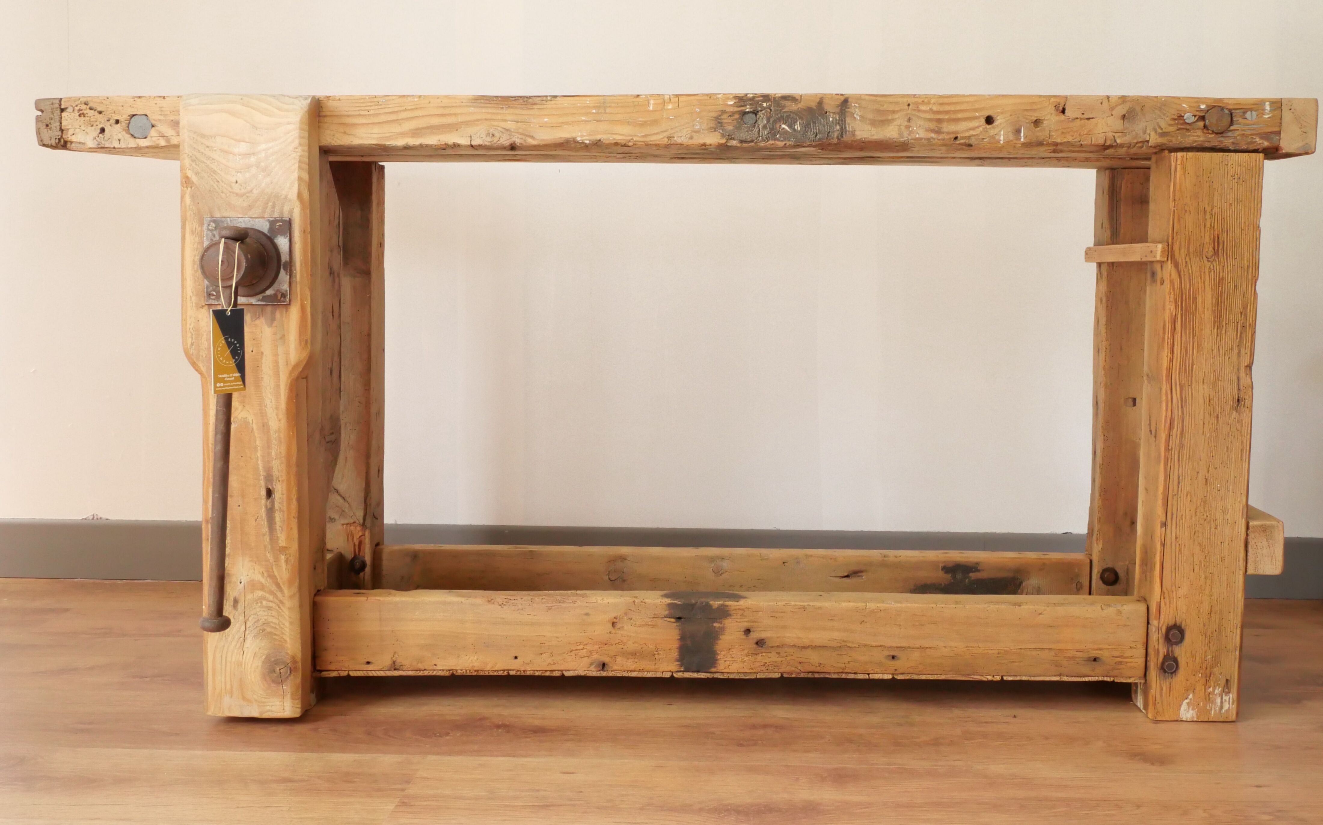 Wood carpenter's establishment