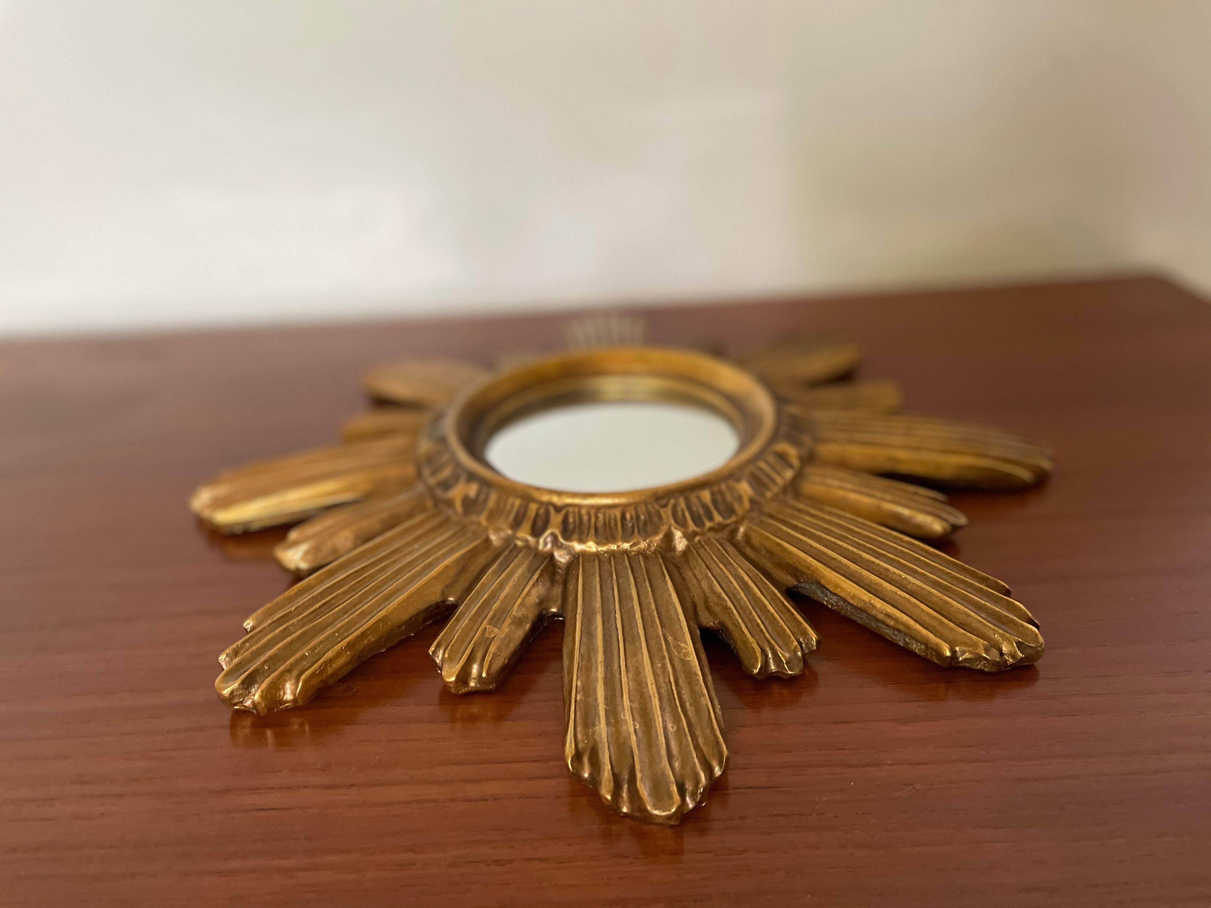 Vintage sun mirror in 60s/70s gold resin