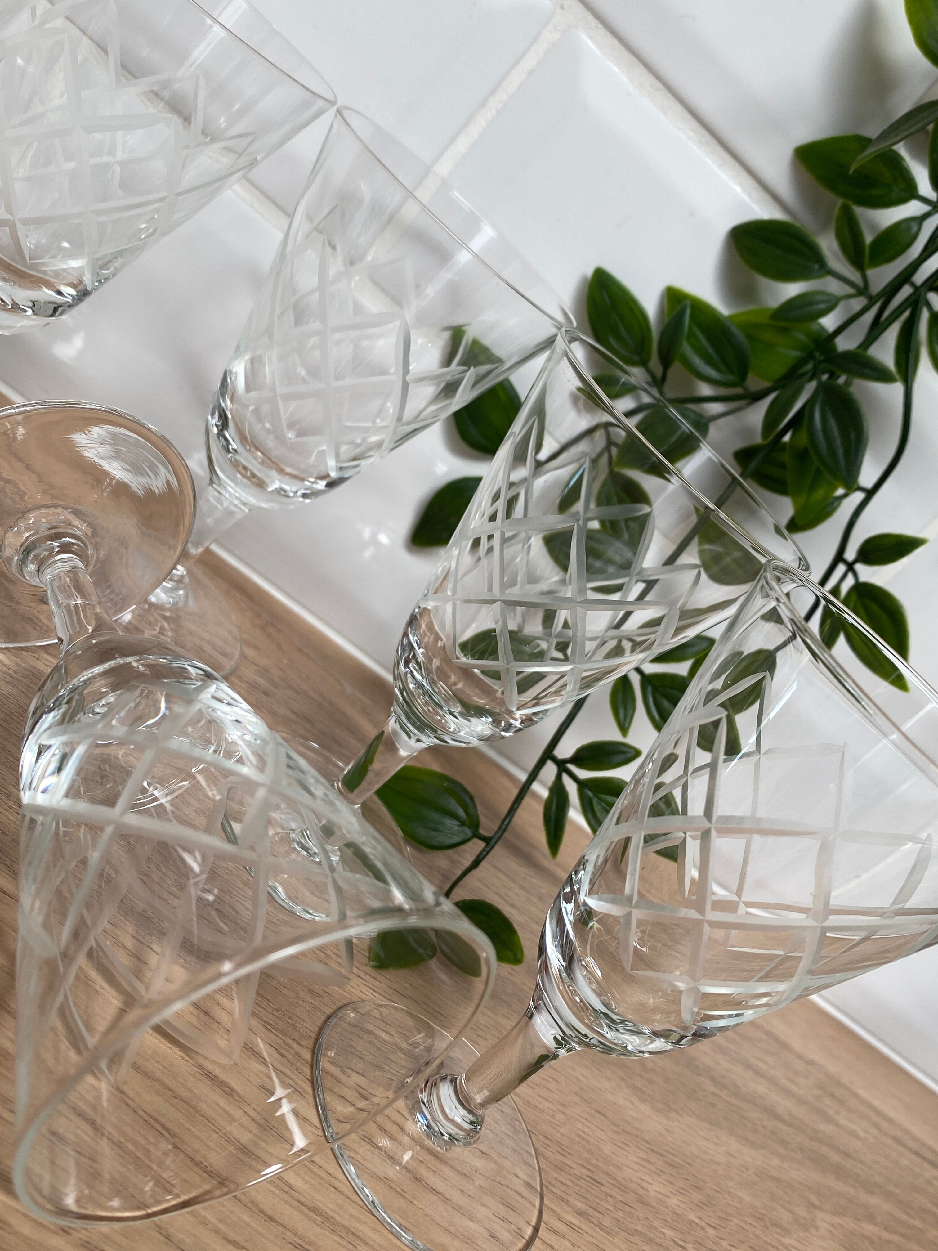 Set of 6 white wine glasses