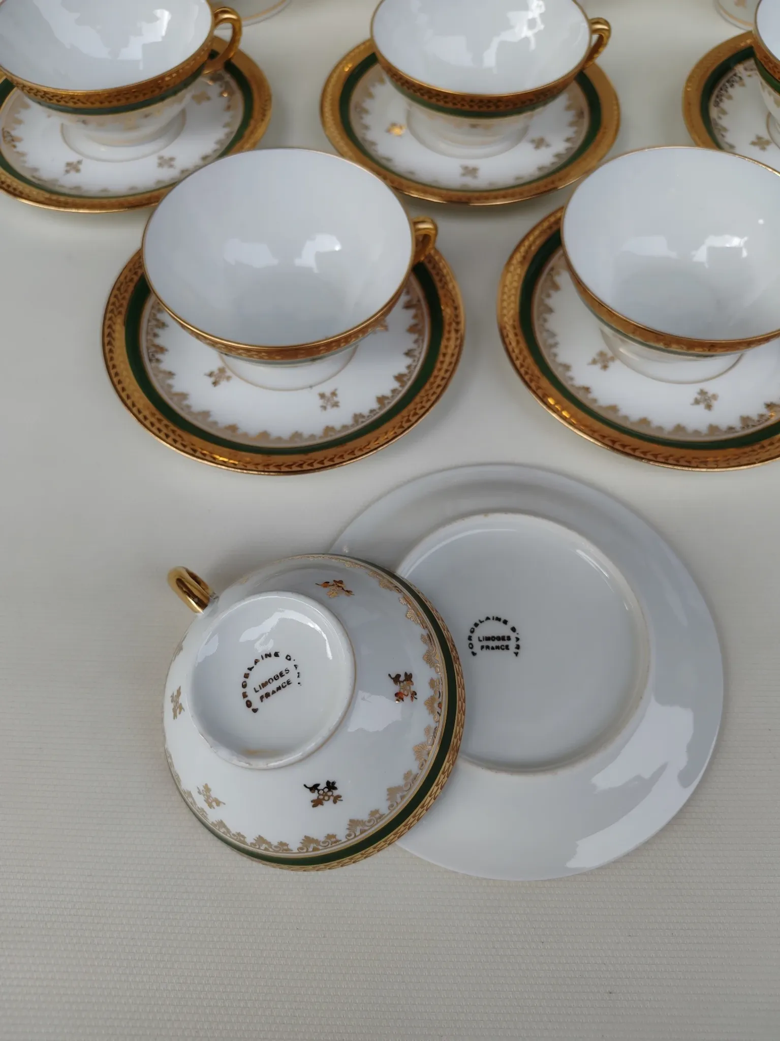 Limoges porcelain coffee service from the 1950s. For 6 people.