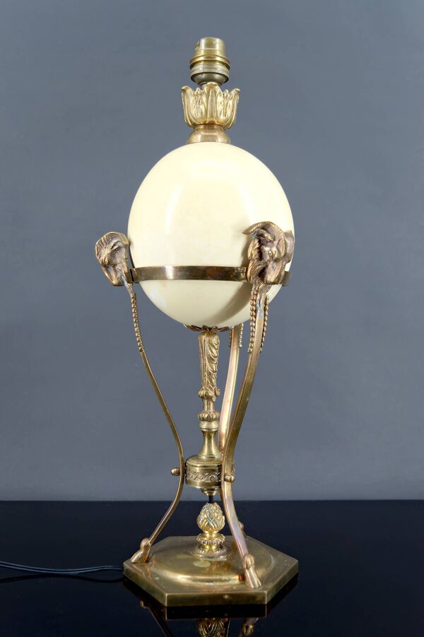 Lampe Néoclassique, Oeuf d’Autruche & Monture Animalière en Bronze, c. 1900