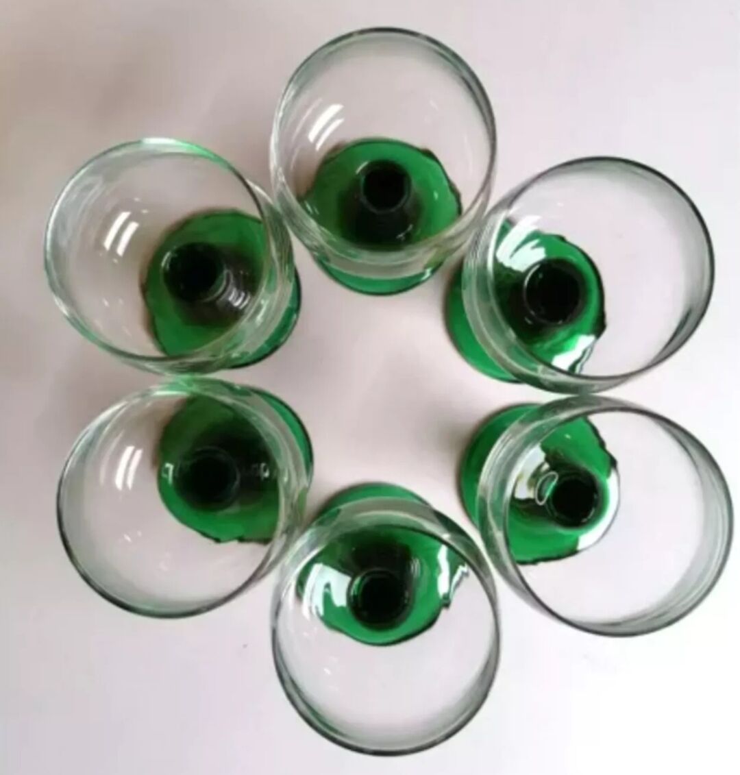 6 verres à vin d'Alsace pied torsadé vert