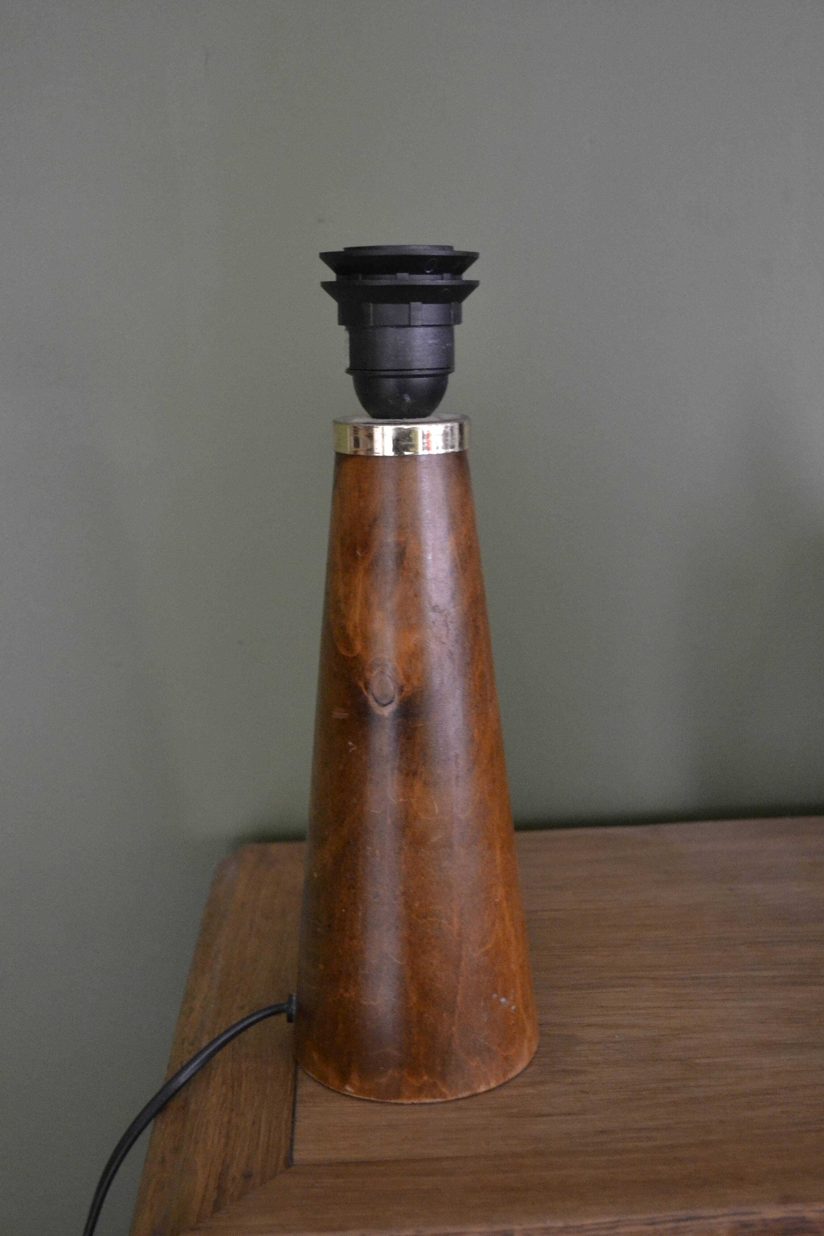 Wooden table lamp