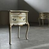 Vintage pair of 20th century Venetian Baroque style nightstands in painted wood