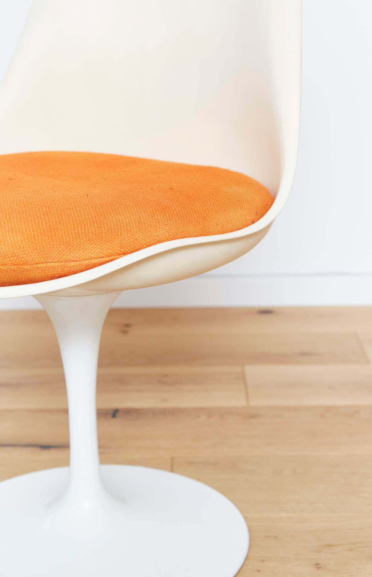 Pair of Eero Saarinen Tulip Chair for Knoll International