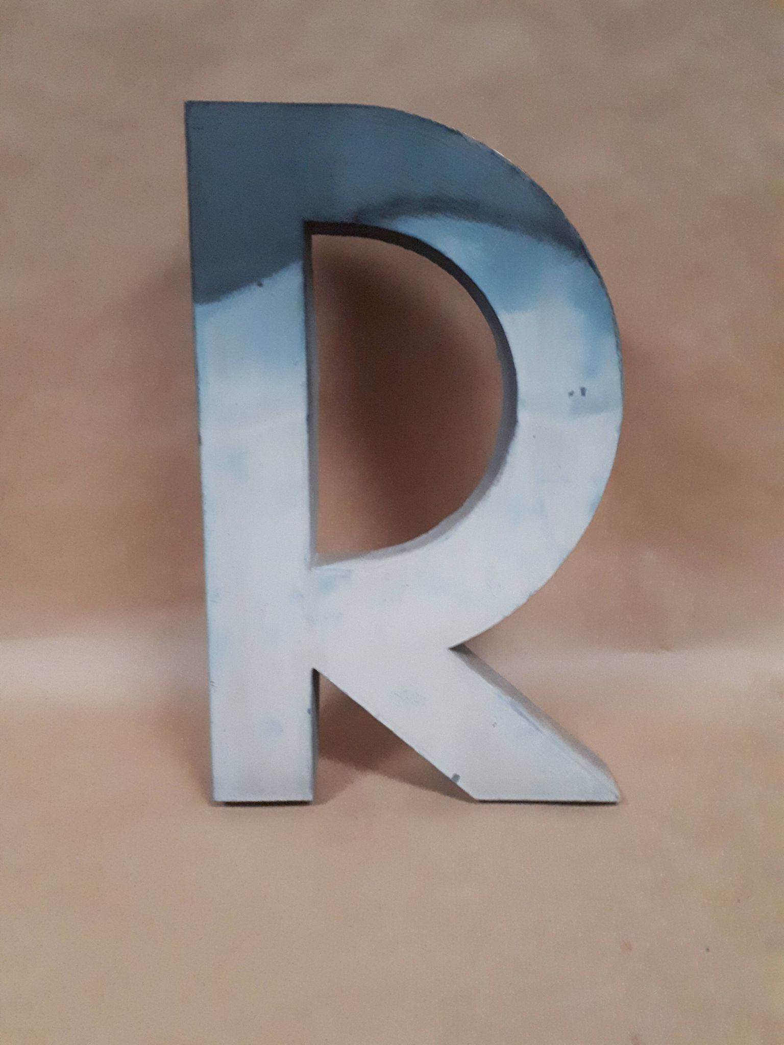 Letter of sign R metal zinc painted vintage 1950