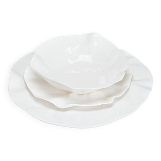 Adelaide XI model three-dish set by Xie Dong, 2000