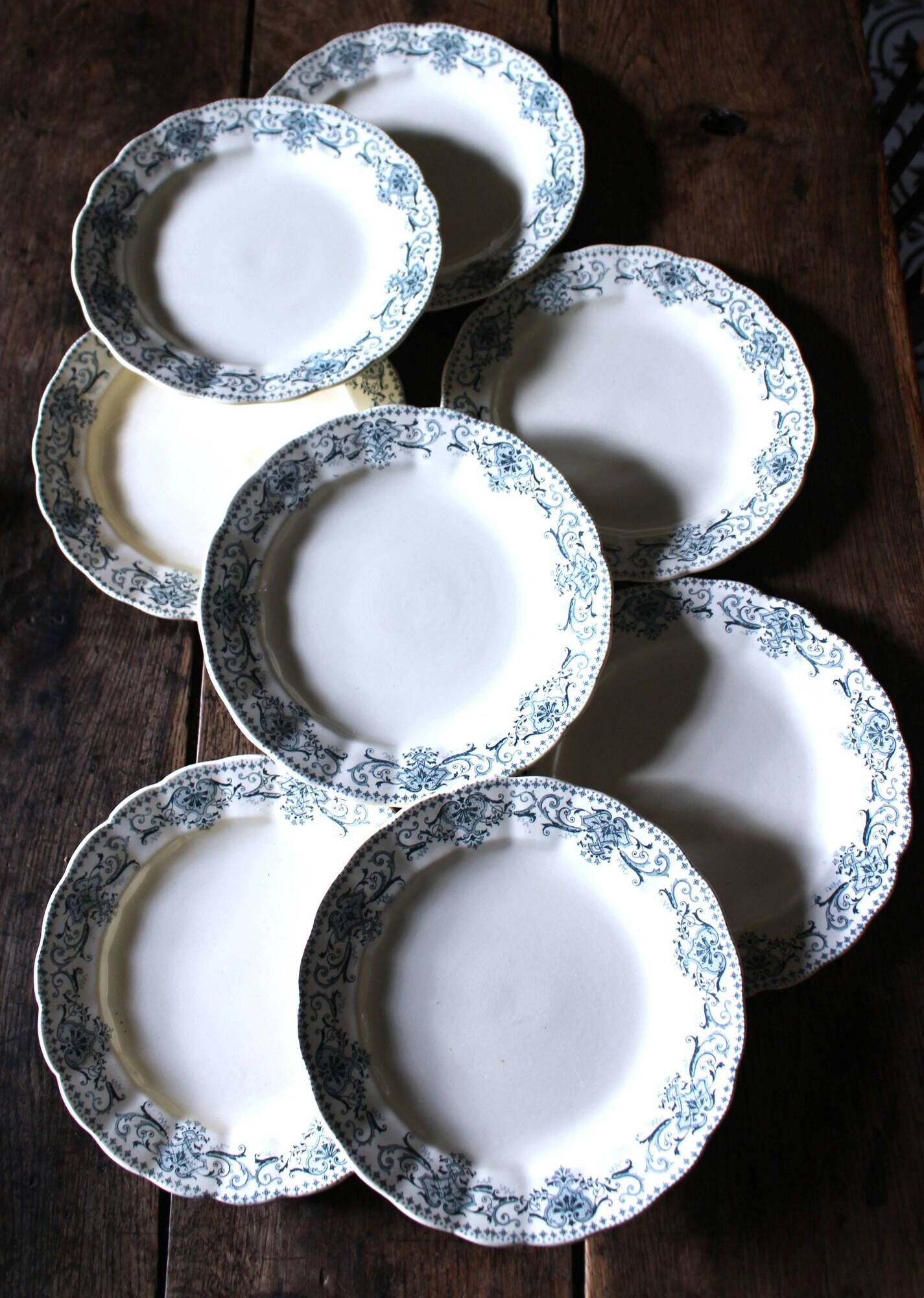 A set of 8 flat plates Terre de Fer Bleu Verdun HBC.