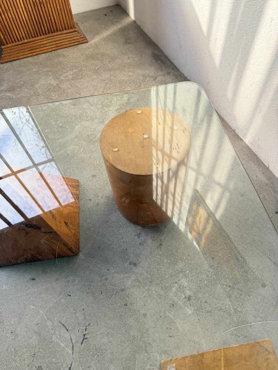 Table basse en bois et verre attribuée à Metafora
