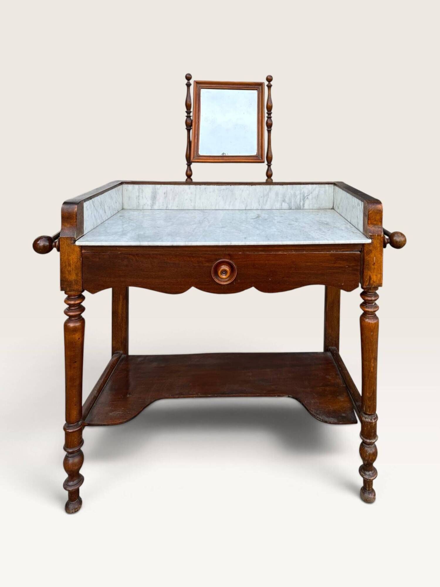 Dressing table in walnut and marble, late 19th century.