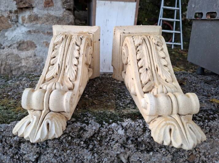 Moulded plaster bookends