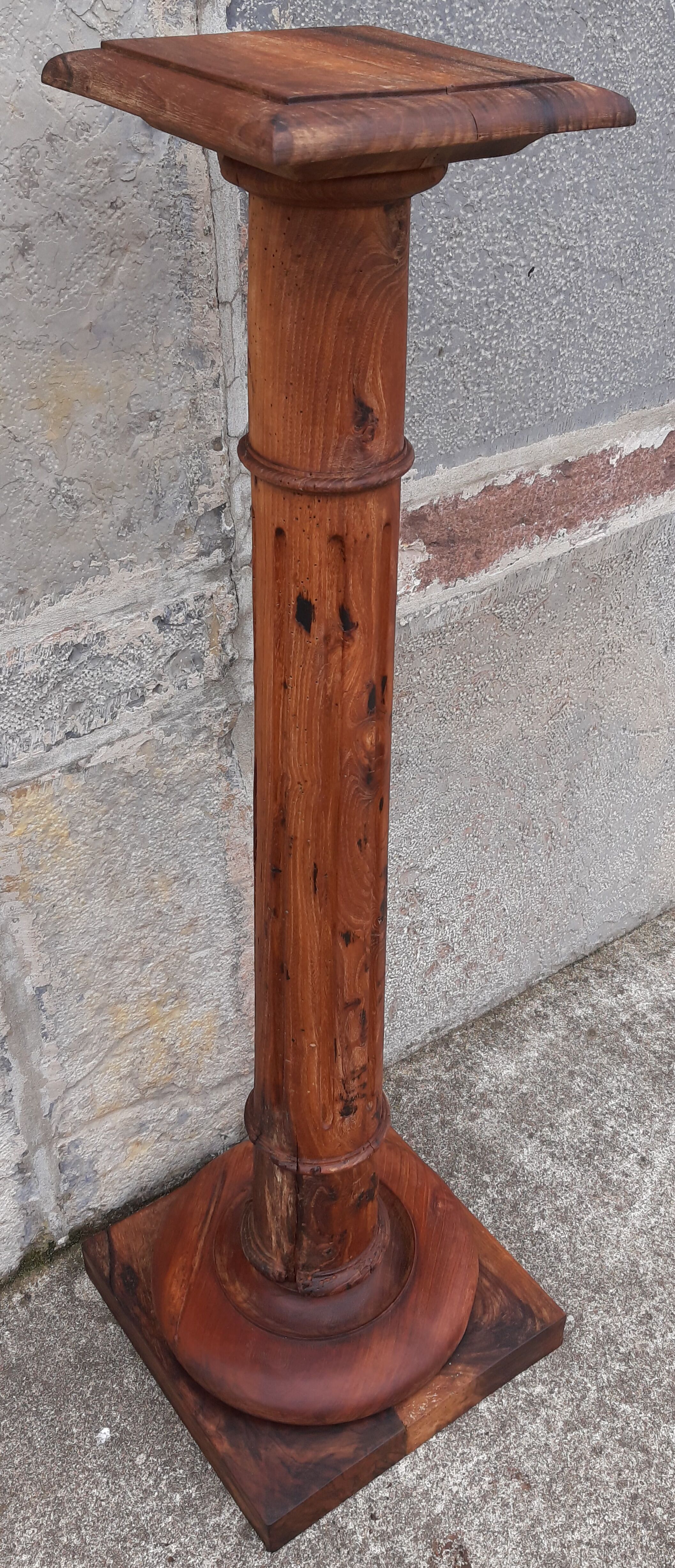Colonne sellette en bois