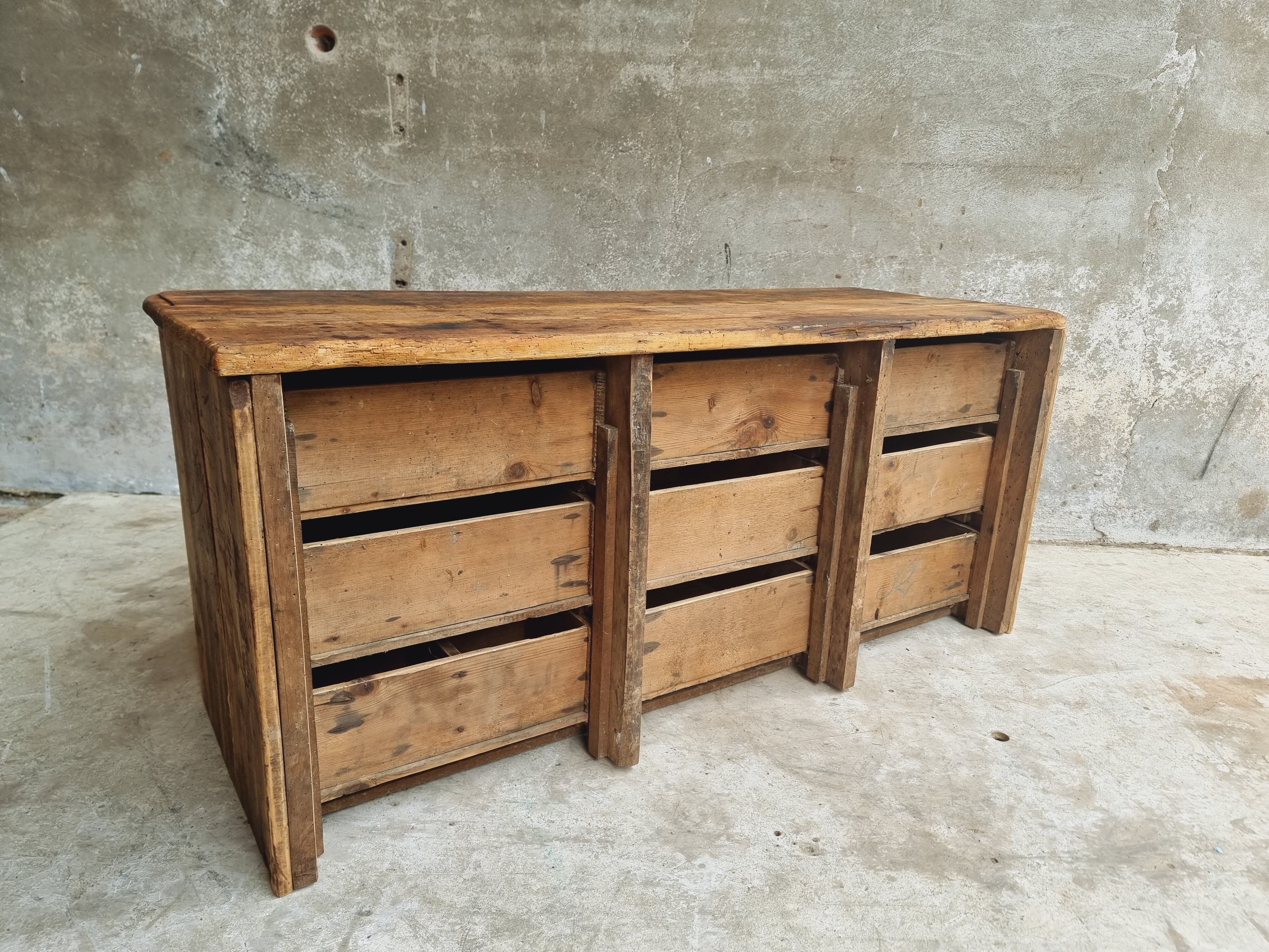 Workshop chest of drawers
