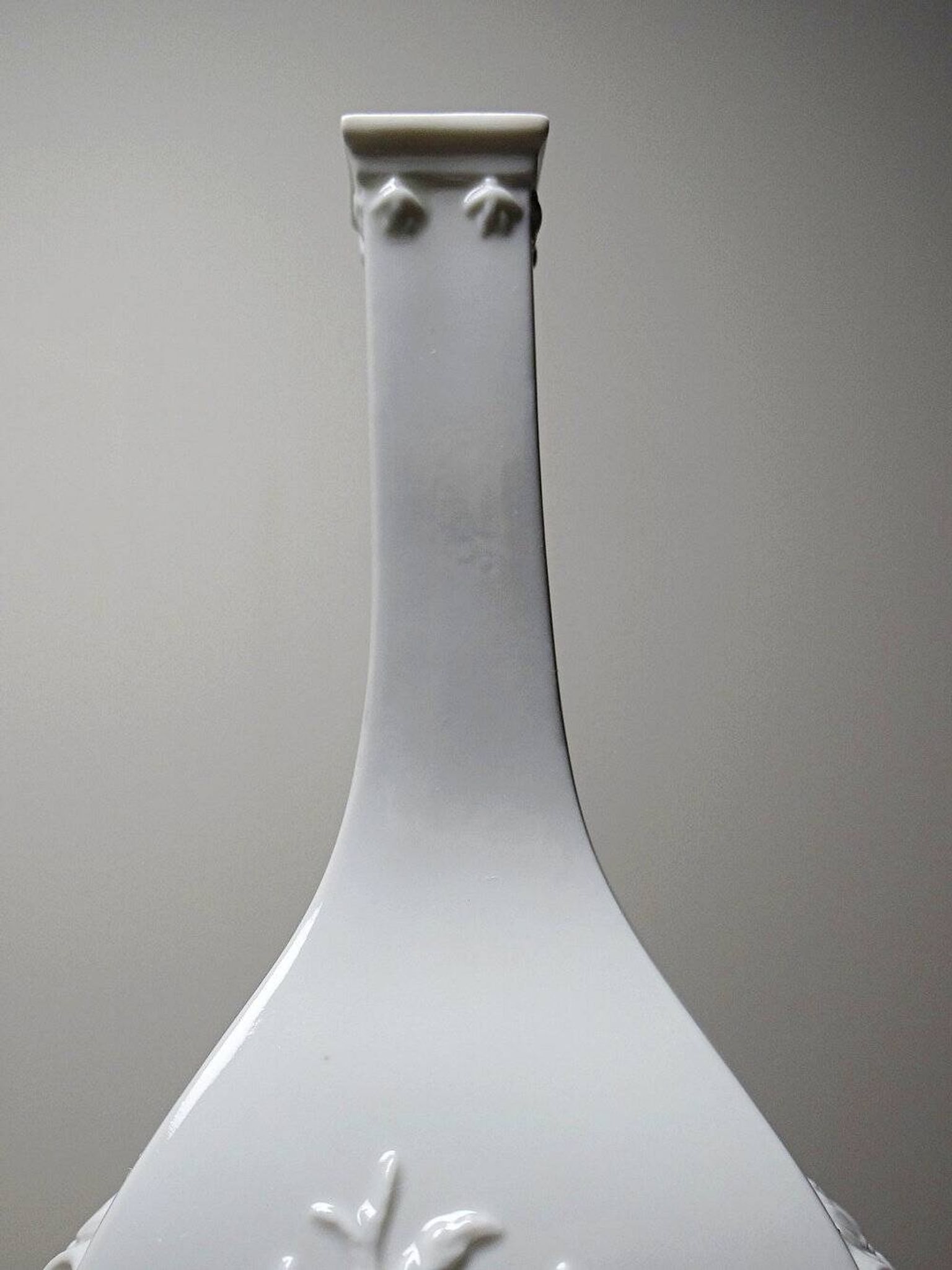 Small Meissen reproduction vase, 1715-1720, by Sheffield & Haviland, Limoges