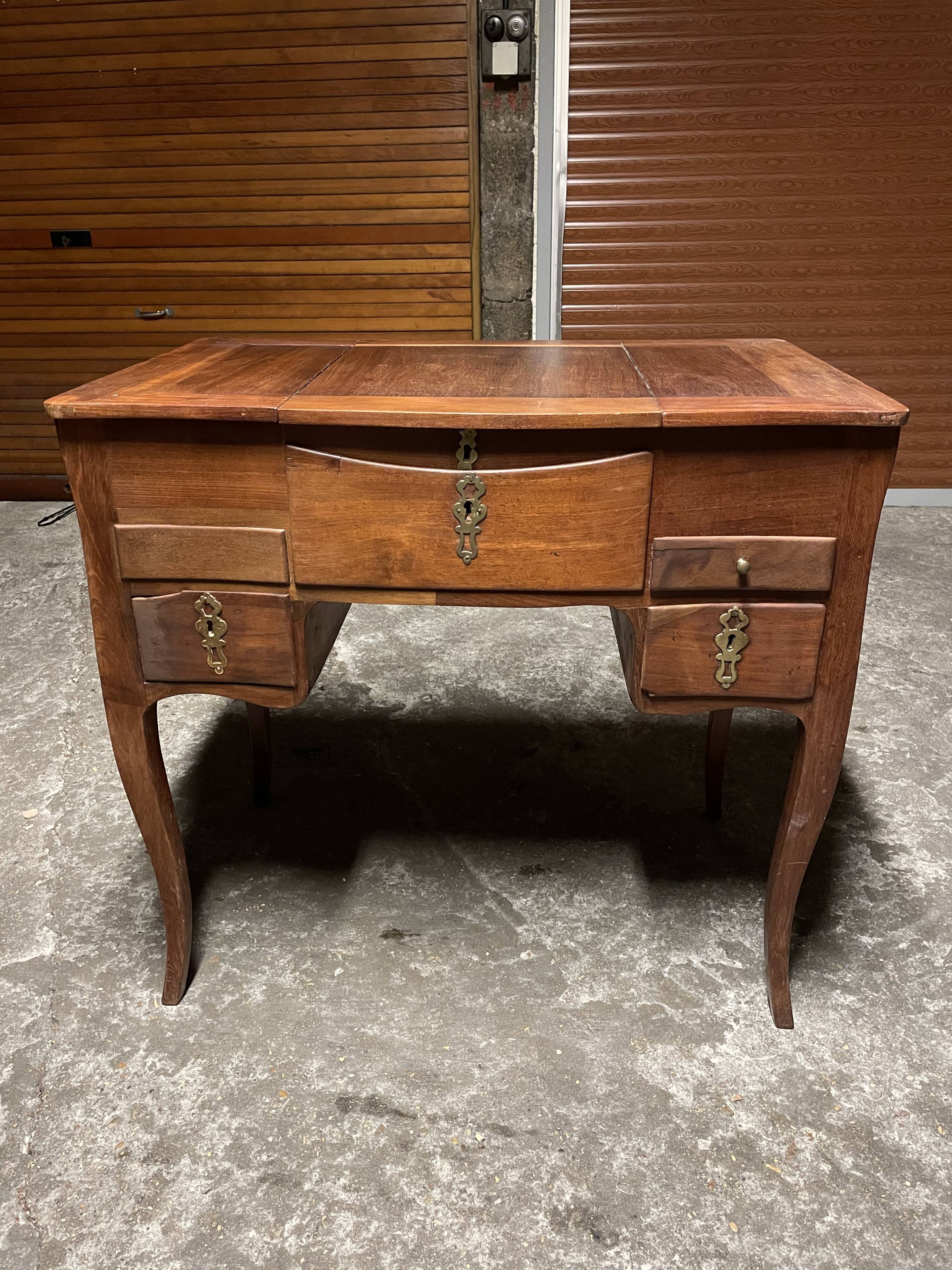 Wooden dressing table merisier
