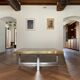 Table basse en loupe d’orme et laiton  vintage 1970s