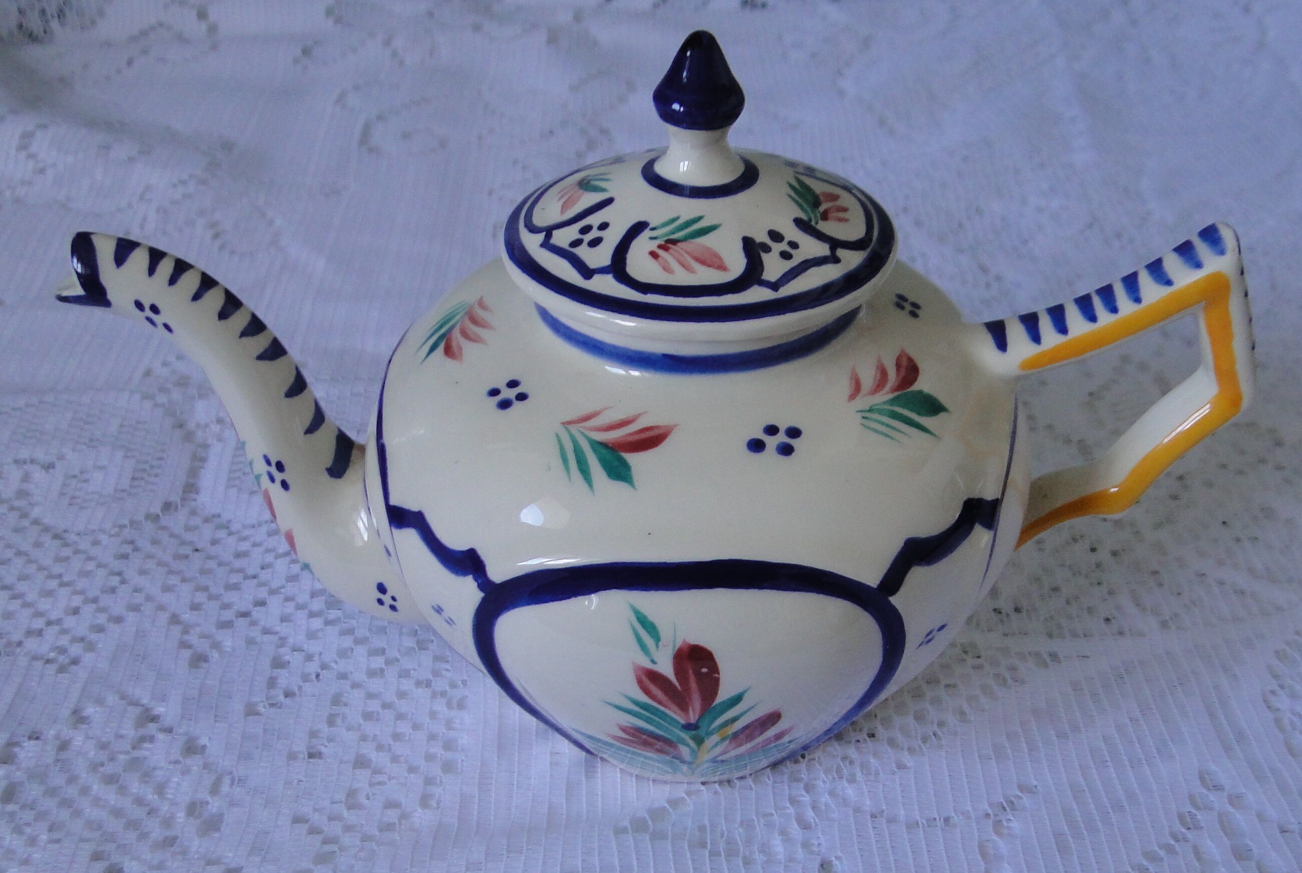 Theière qhb quimper décor  bleu sur fond blanc