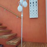 Lampadaire chromé à trois branches globes en opaline, années 70