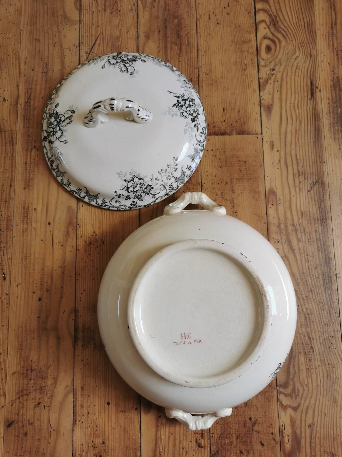 Old HC soup tureen, iron earth