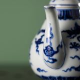 Ming yongxuan style blue and white porcelain cloud and dragon pattern teapot classic craft