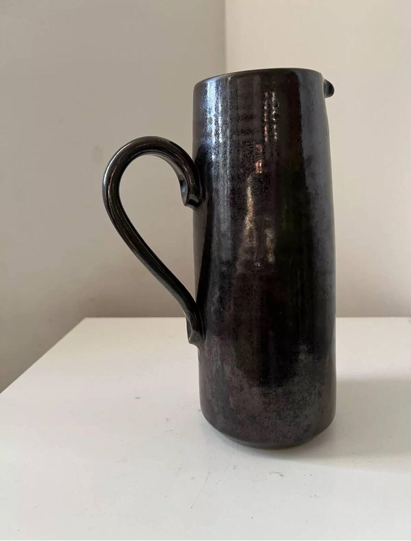 Pichet, cruche en grès vernissé noir, 1950