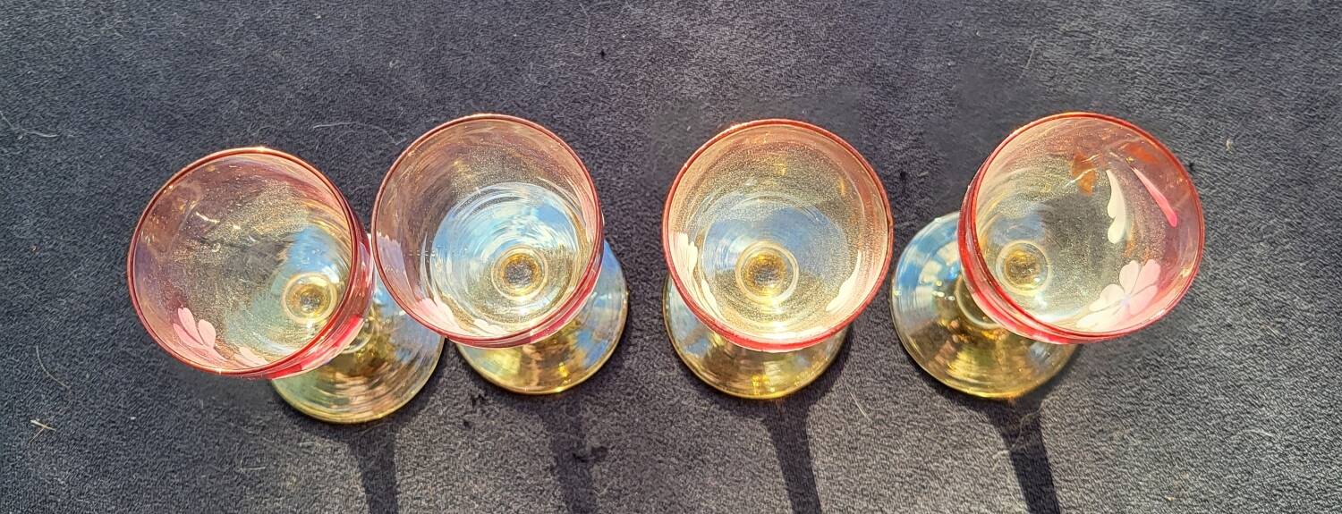 Enamelled pink liquor service