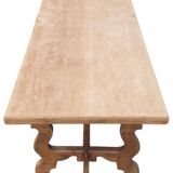 Table espagnole en bois, piètements mouvementés