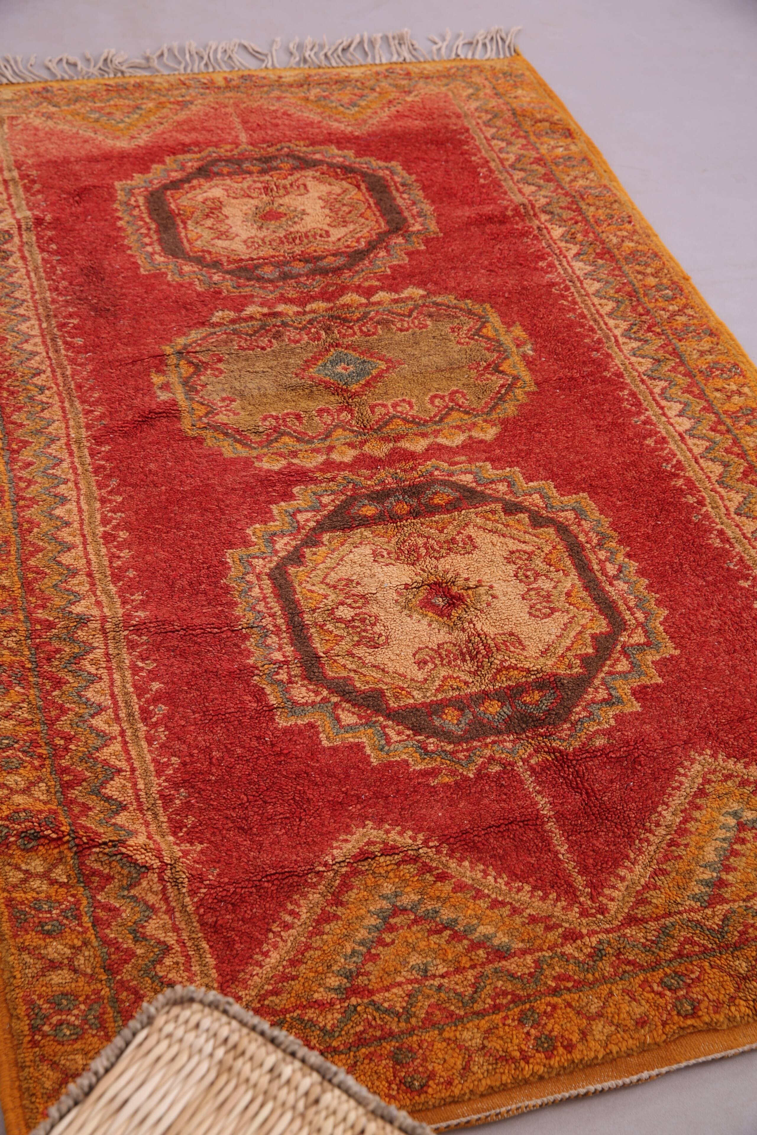 Vintage Handmade Taznakht Rug 118 x 199 cm - Berber Rug - Moroccan wool rug