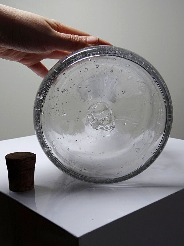 Grande bouteille ancienne en verre soufflé bullé, début XXe 1900-1920