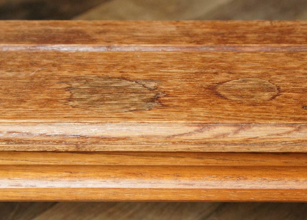 Raw solid wood shelf with 3 grooved levels