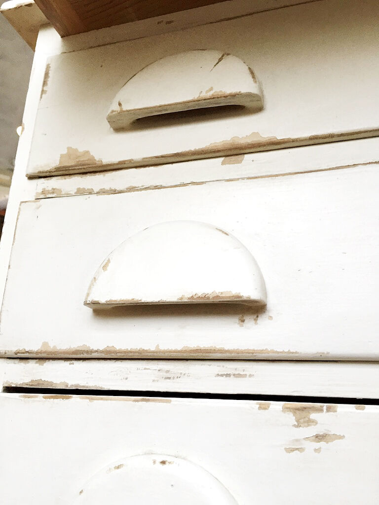 Commode ancienne blanche de métier