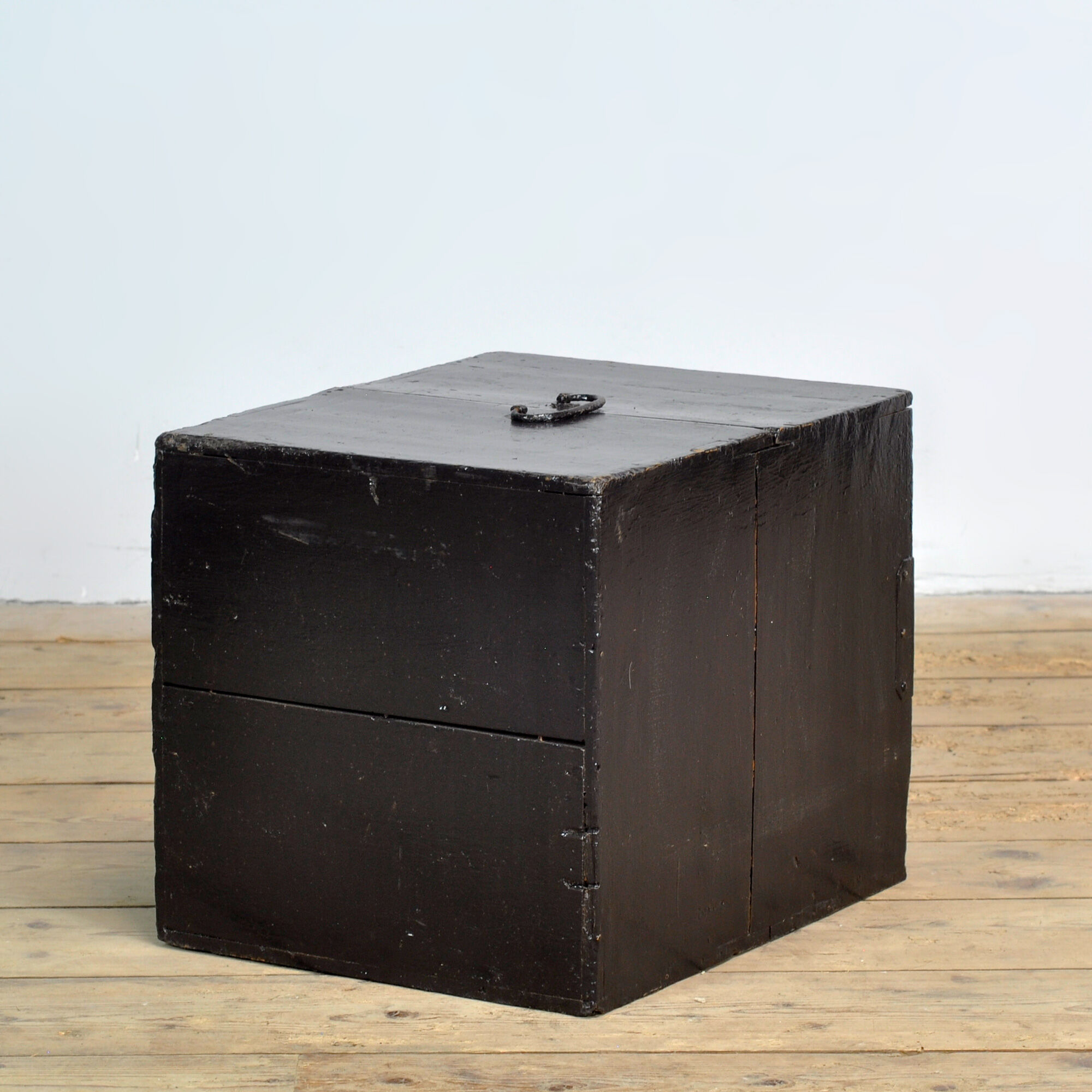 Small Japanese chest of drawers, circa 1900