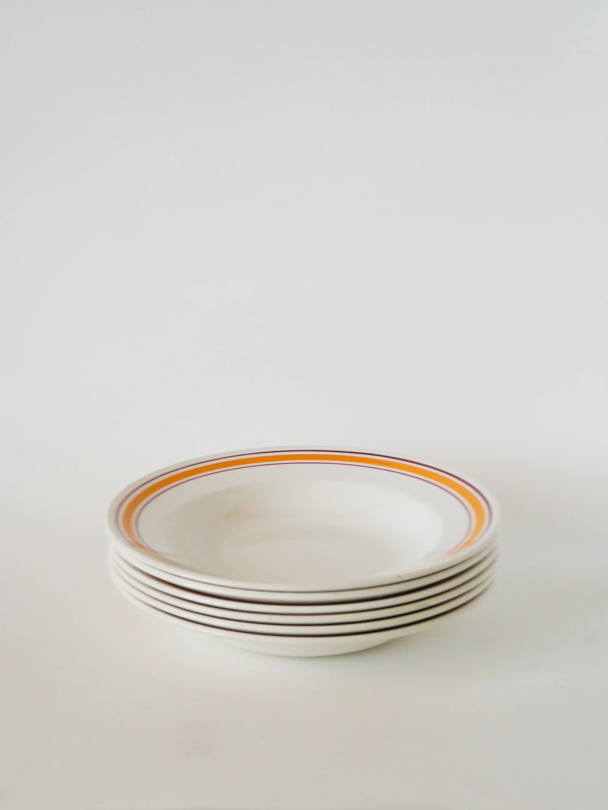 Set of 6 deep plates, yellow and burgundy borders, 1960.