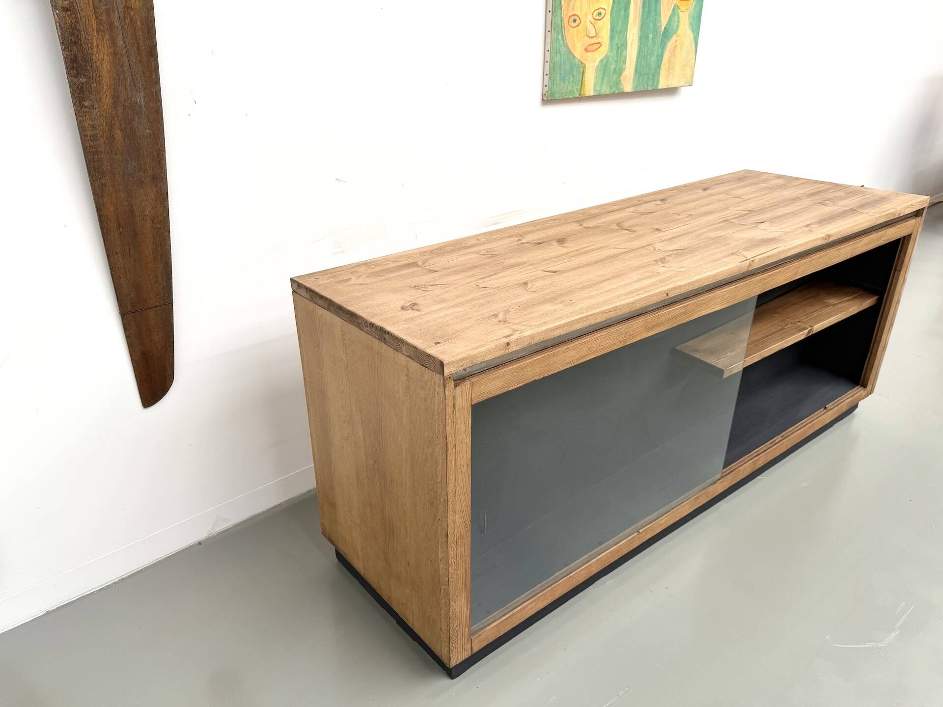 Double-sided display counter with 20 drawers