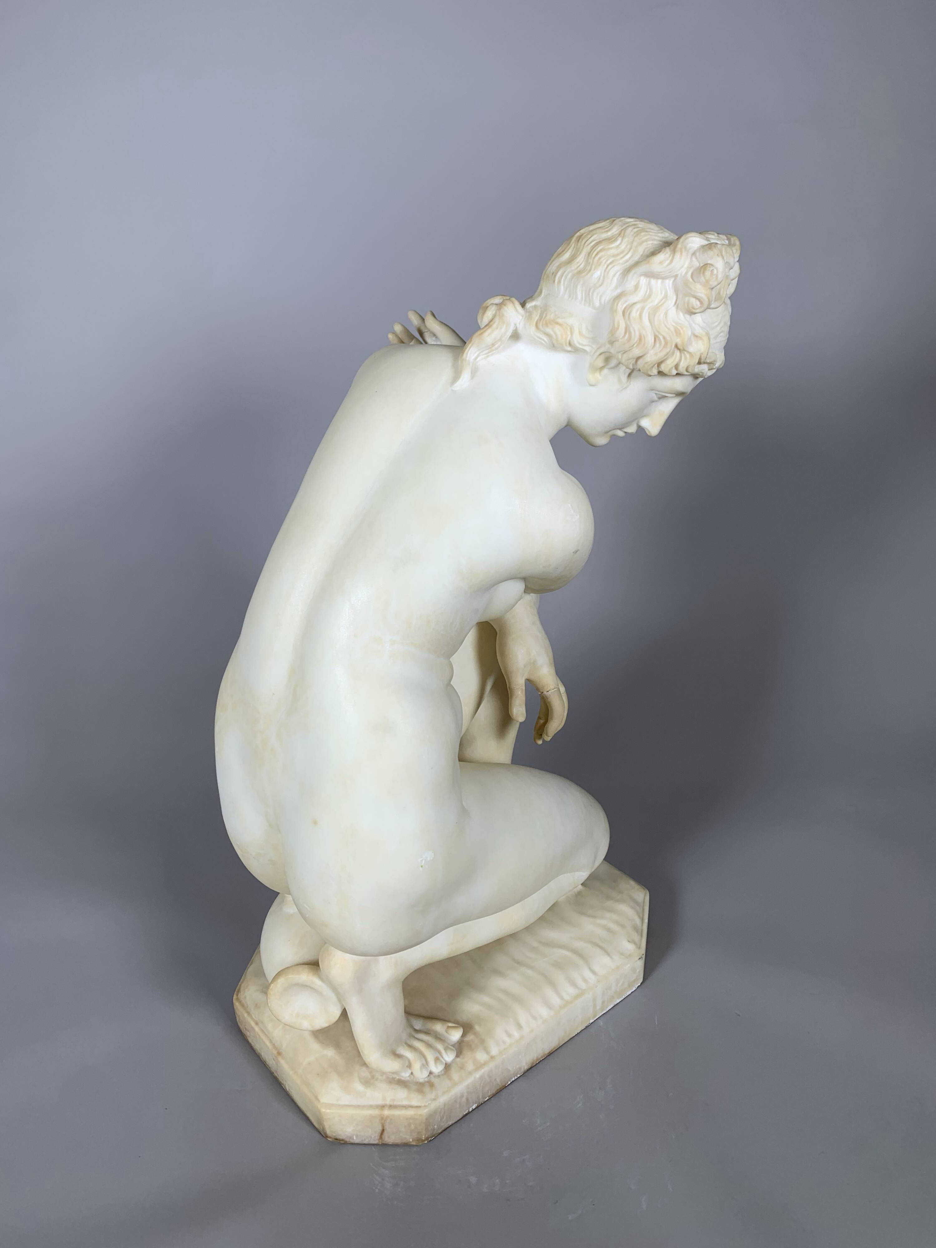 White Marble Sculpture - Venus at Bath - Early 19th Century